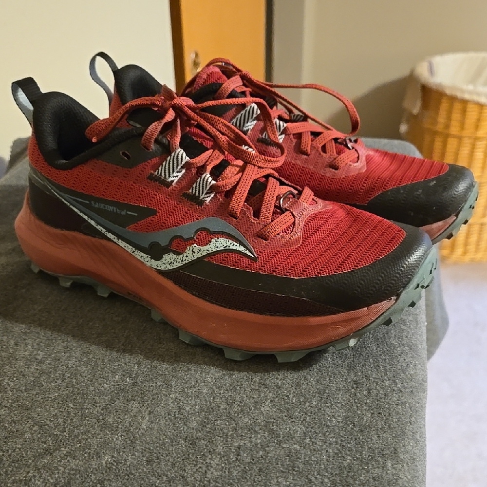 Saucony Berry and Black Peregrine Trail Shoes. Size 7.5